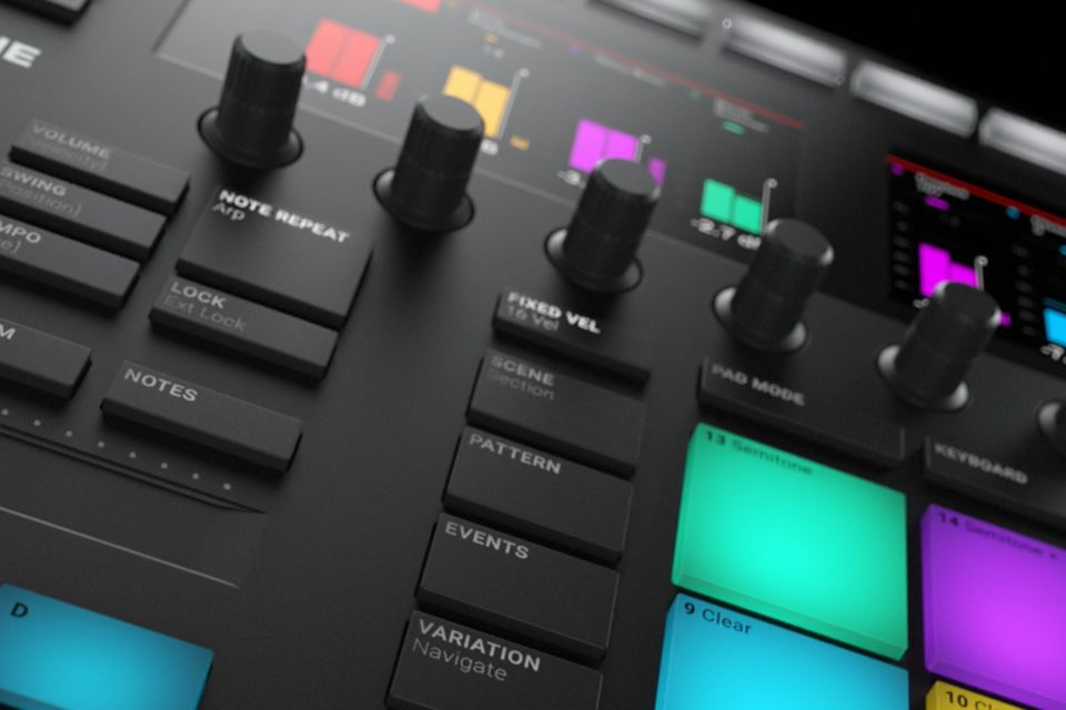 Knobs and pads display of Maschine Mk3.